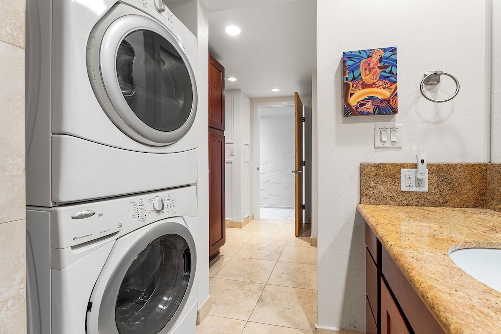 Oceanfront Complex - Updated Ground-floor Condo w/ AC & 2 Pools - Vrkcv