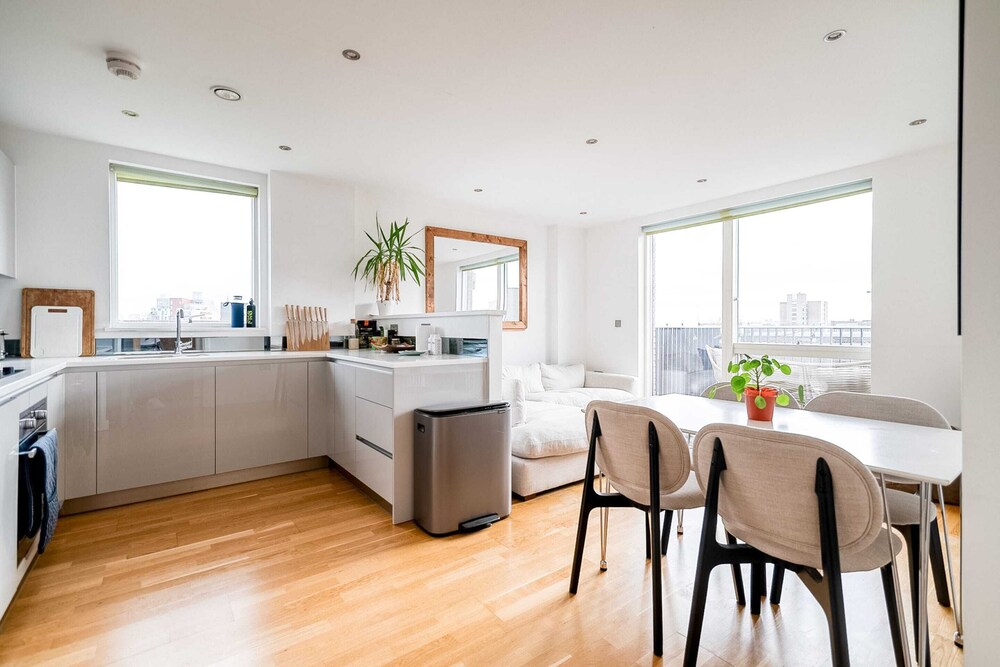 Modern Bermondsey Apartment
