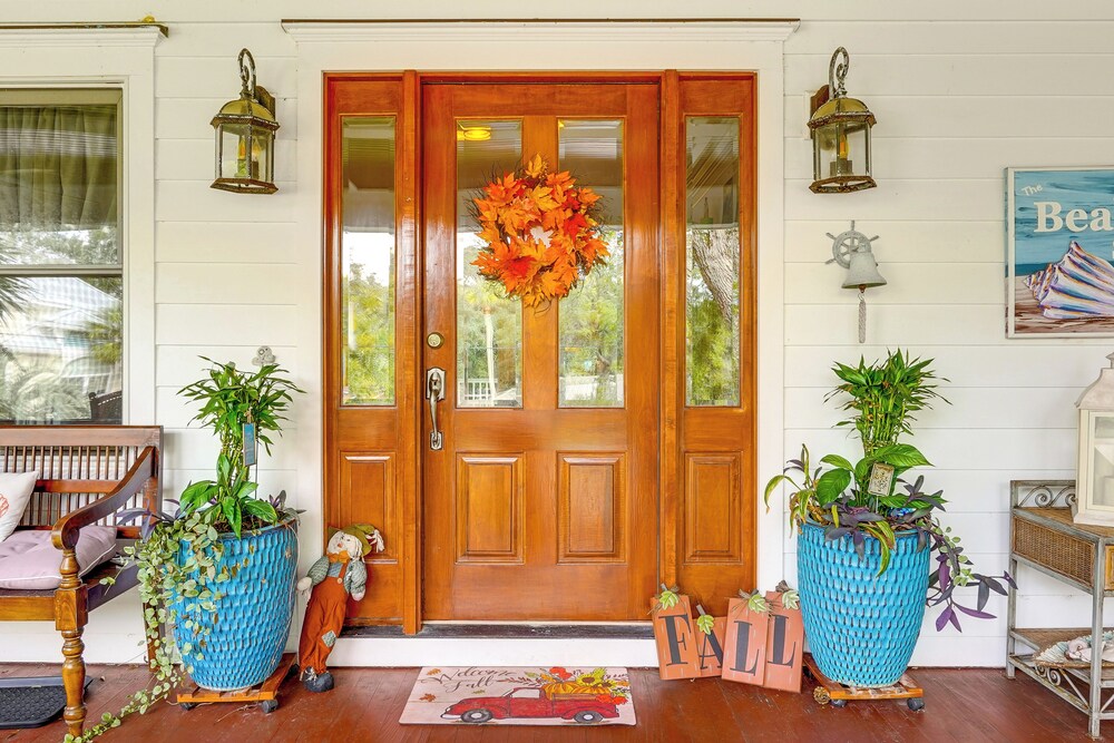 Walk to Beach: Gem w/ Pool & Spa in Isle of Palms!