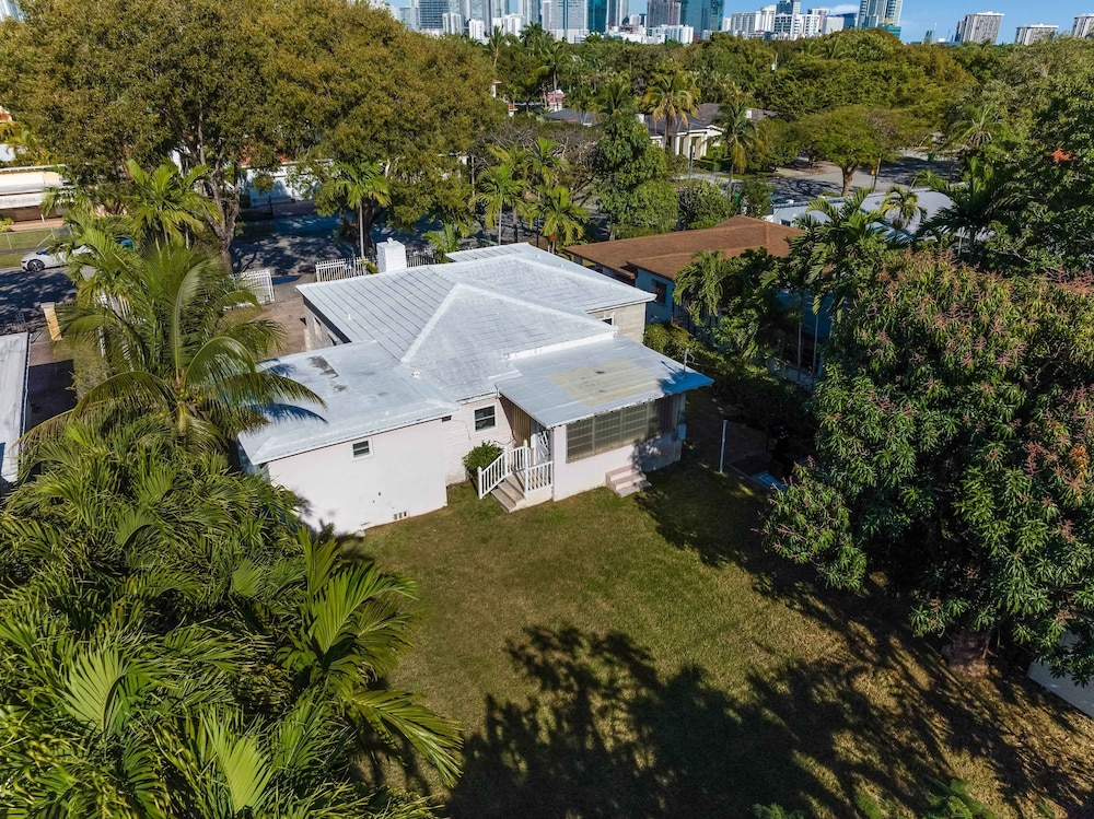 Casa de Jai- Your Green Space Near Brickell