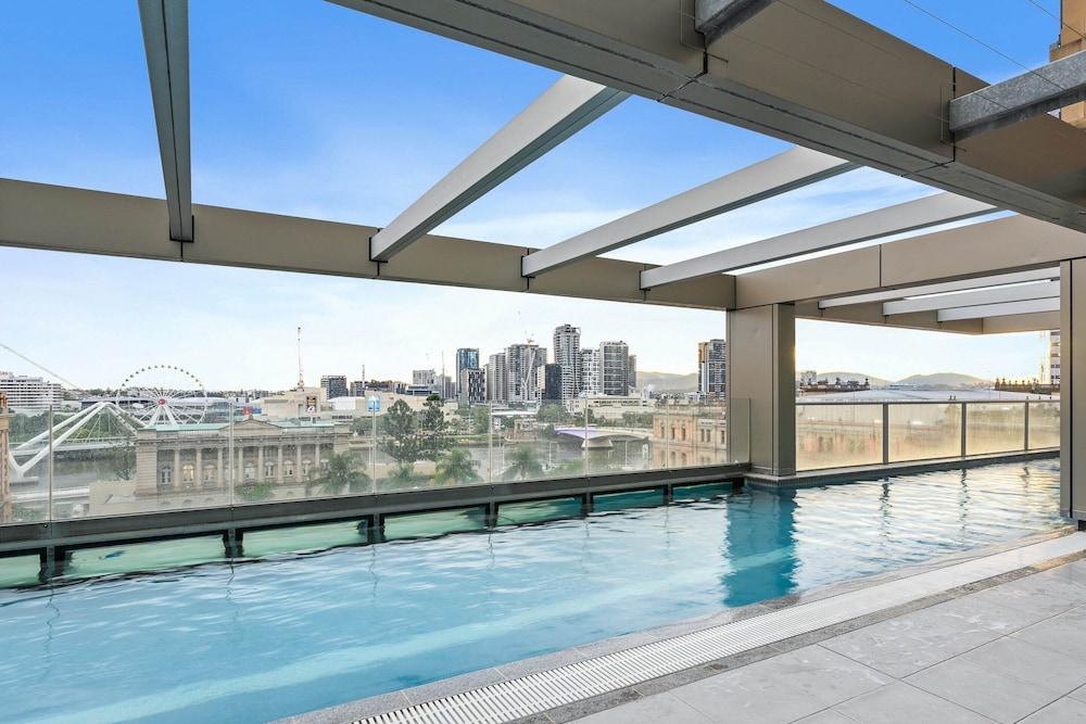 2-bed Brisbane City Pad With Pool & Gym