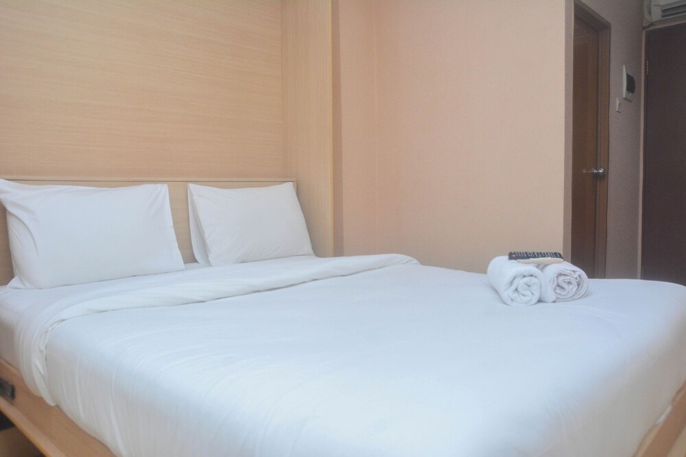 Fancy And Nice Studio At Tifolia Apartment view 4