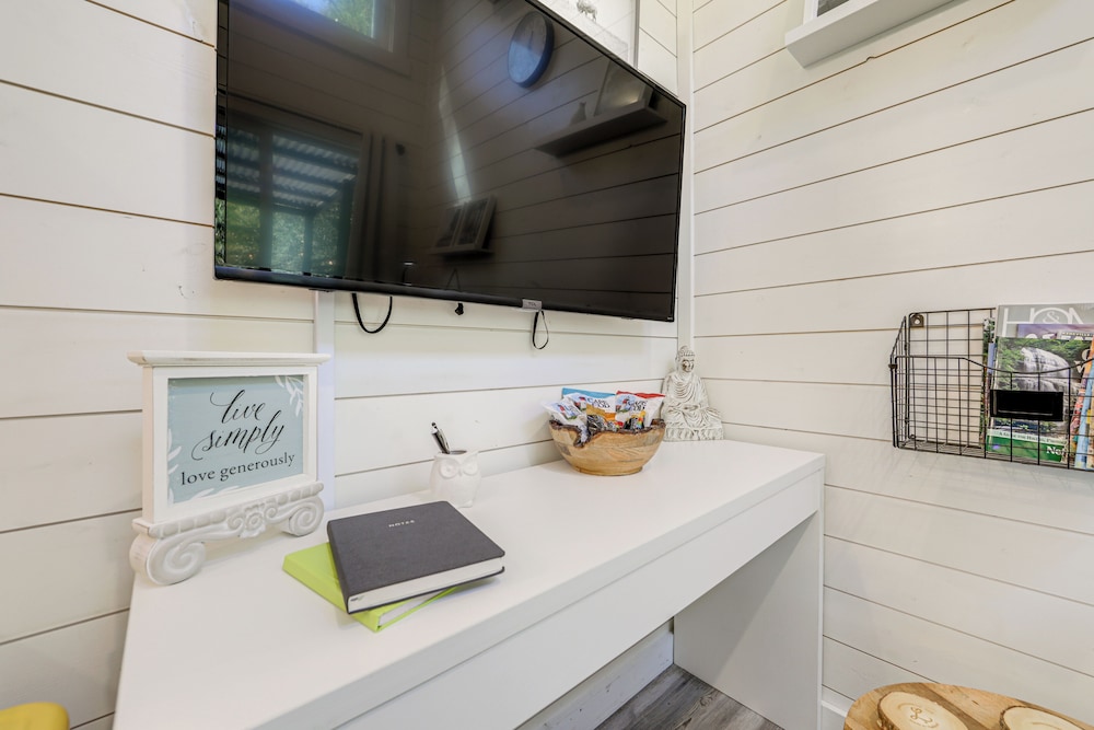 Blue Ridge Mountain Tiny Home: Escape to Nature!