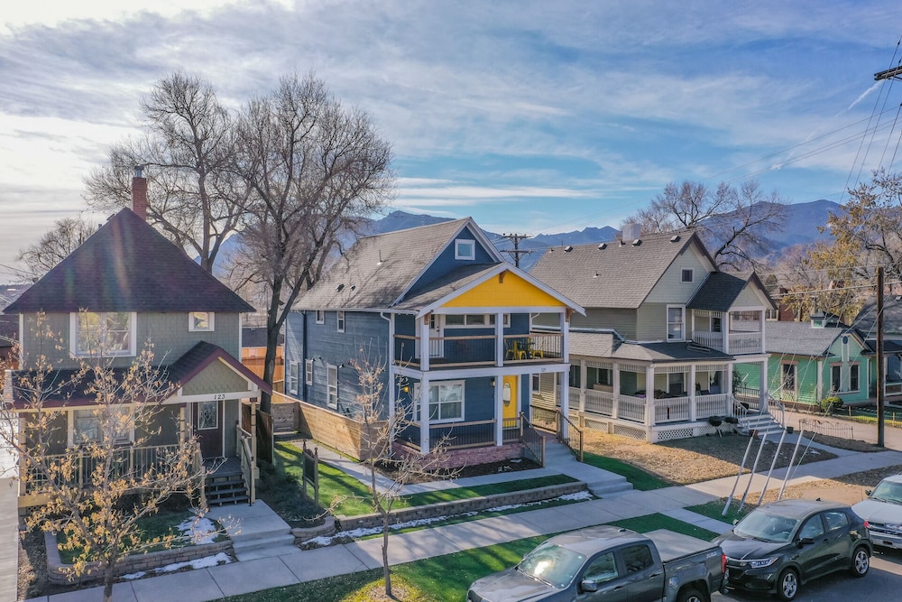 1brlovely Stylish Downtownclose To Everything view 4