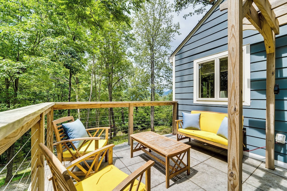 13 Mi to Shenandoah NP: Serene Mtn-view Hideaway