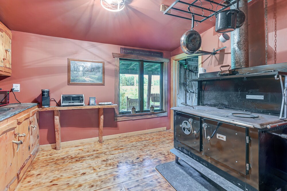 5-acre Kingston Getaway: Pond, Peacocks & Fire Pit