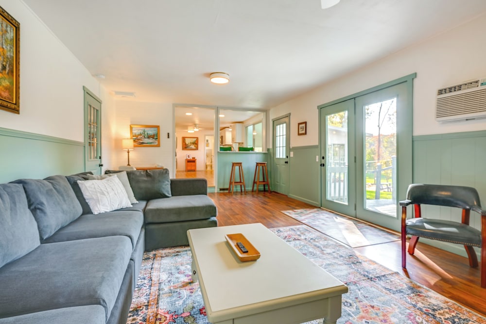 Sand Lake Retreat: Canal Access & Large Yard!