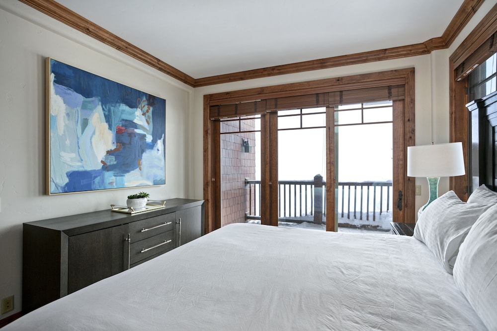 Grand Lodge - Three Bedroom #401 - Ski-in/ski-out 3 Condo