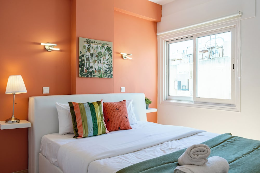 Oracle 2-BR Apt. & Balcony in Larnaca