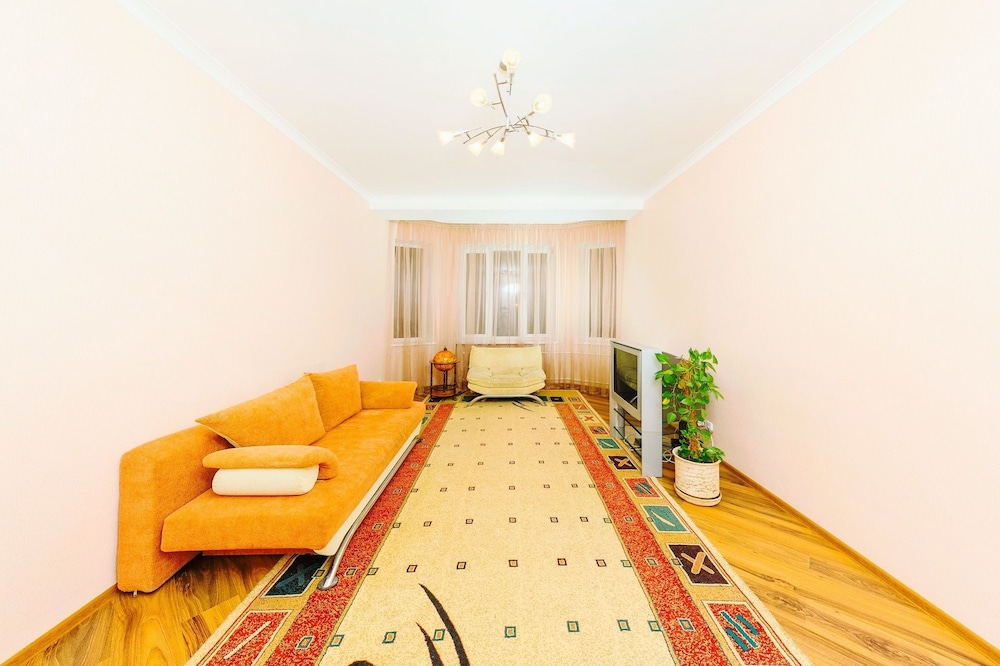Hotrent Baseina Street Area