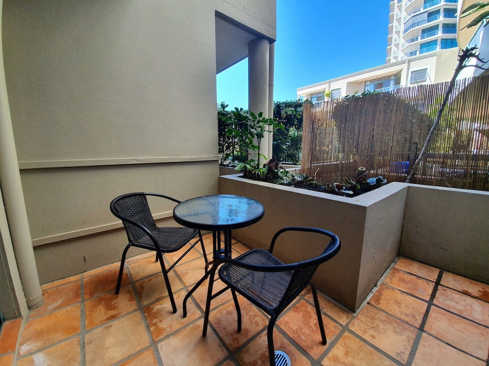 2BR Beautiful River Retreat Pool Wine Gym Netflix - Image 1