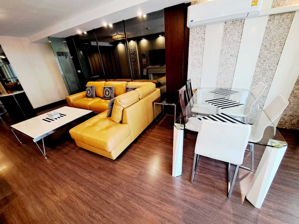 7C - 2 Bedroom Downtown Apartment With Shared Pool
