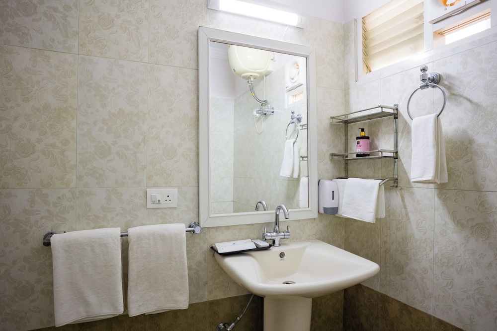 Alaya Stays Captains Nest 3 BHK Retreat With Garden & Scenic Views