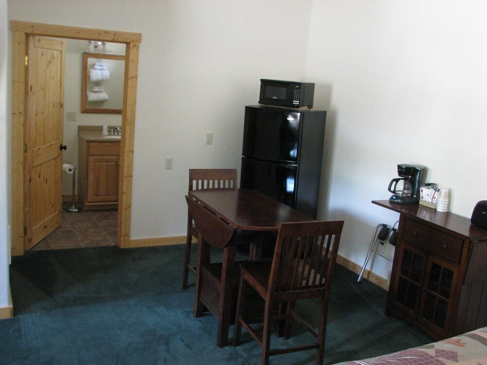 Evergreen Motel