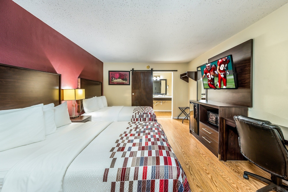 Red Roof Inn  Suites Wapakoneta - Property Image 20