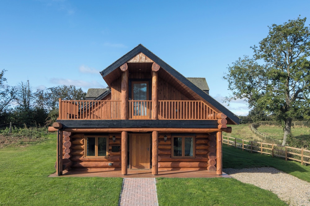 Traditional Scandinavian/north American Log Home