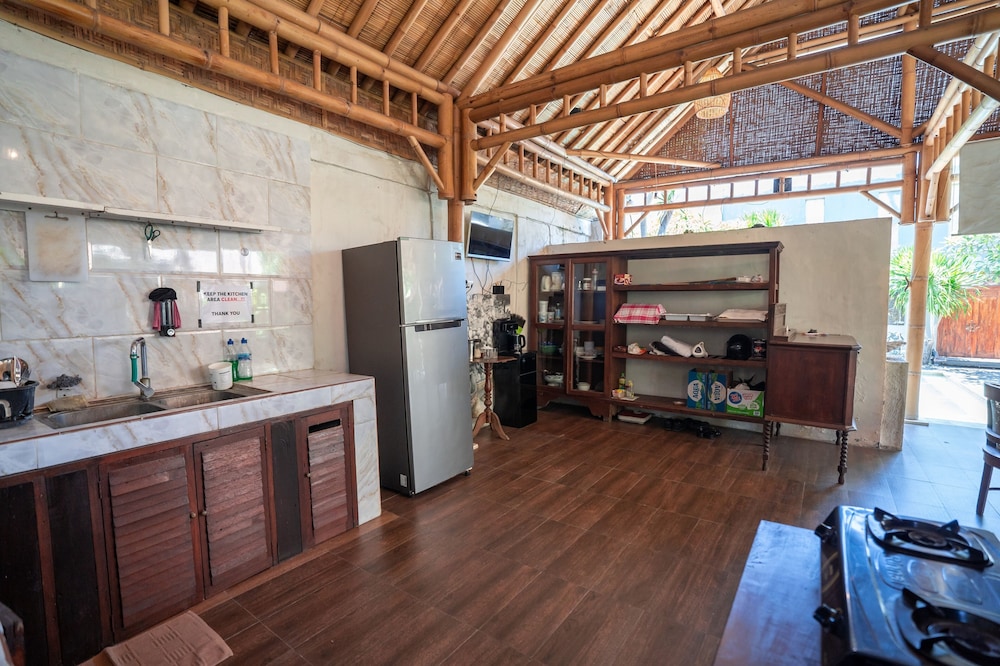Room-cozy 2-bedroom Lumbung Cabin in San