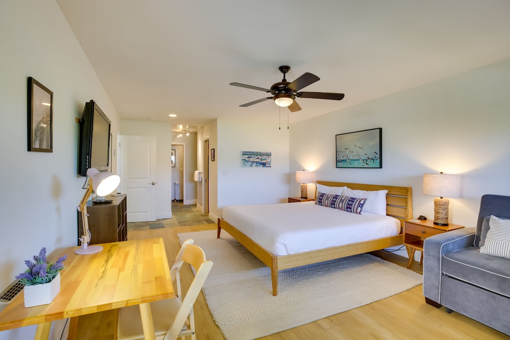 Solana Beach Condo w/ Community Pool, Beach Access