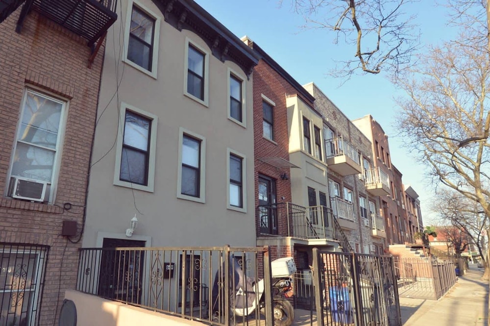 Stonehurst by Rove 2BR Apt w Private Backyard