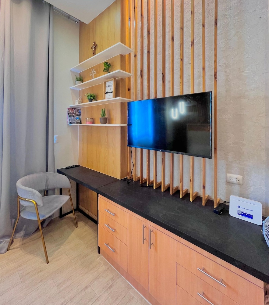 Room-simple, Modern & Cozy Condo in Lafa