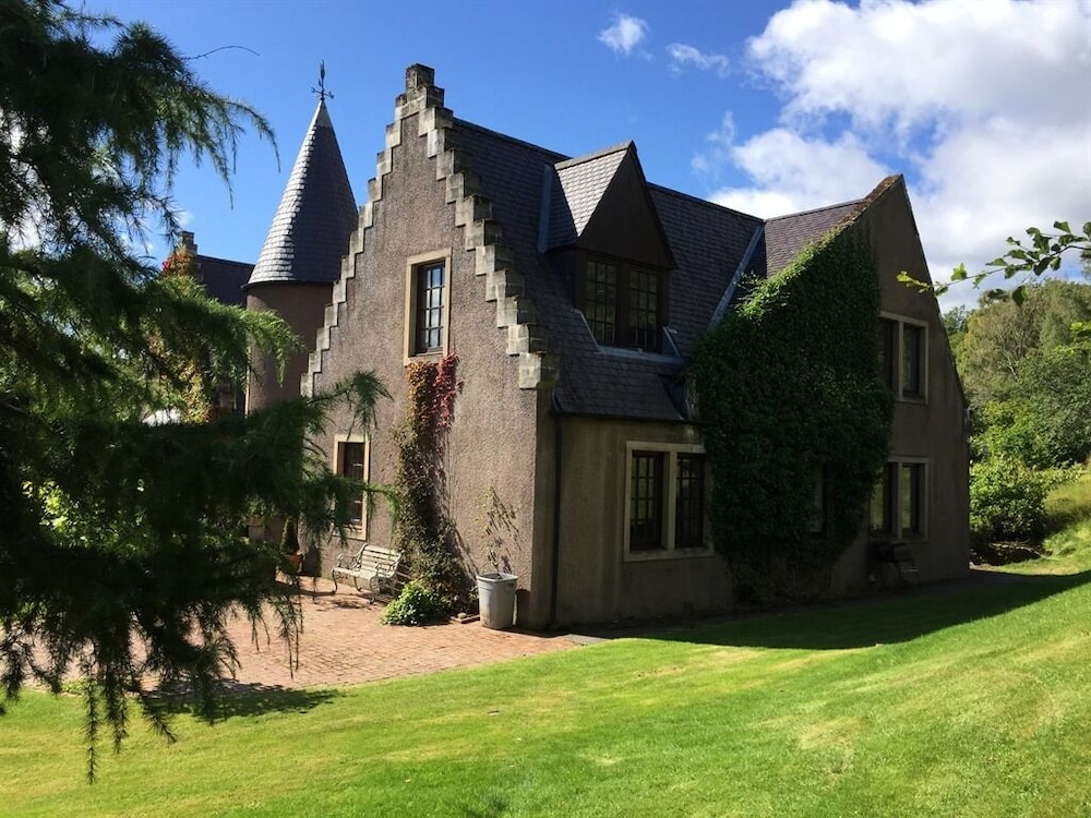 Highland Bear Lodge & Luxury Bear Huts