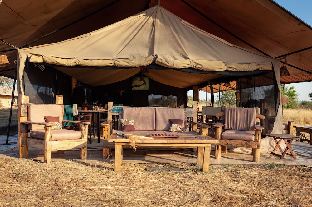 Gnu Ndutu Camp