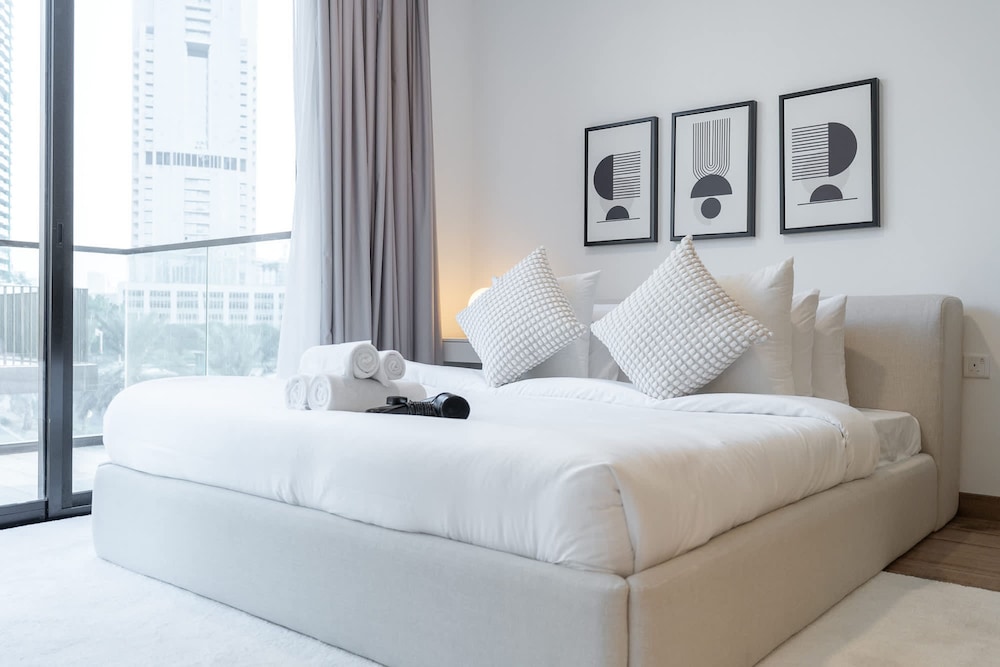 Stylish Minimalist 2-bedroom in Jumeirah Village Circle