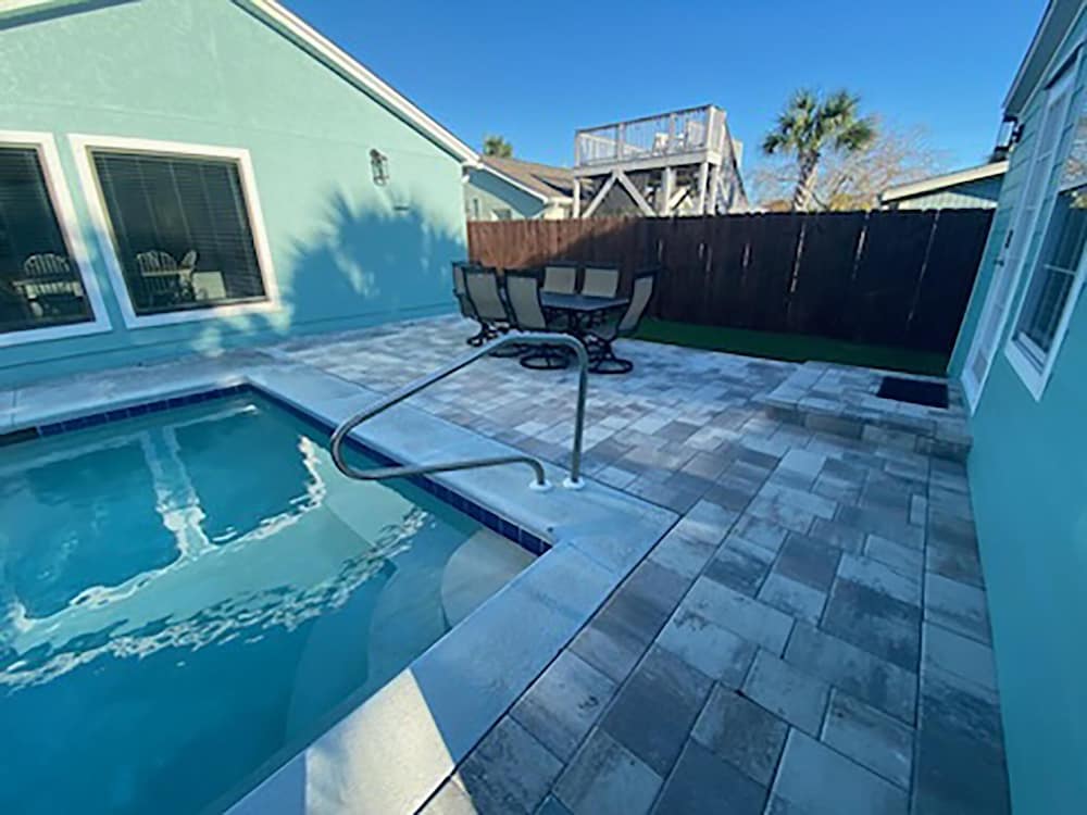 Tiki Palms Paradise