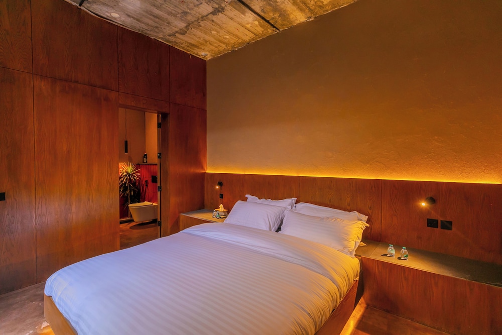 Portal Chalets With Private Pool-Al Arid
