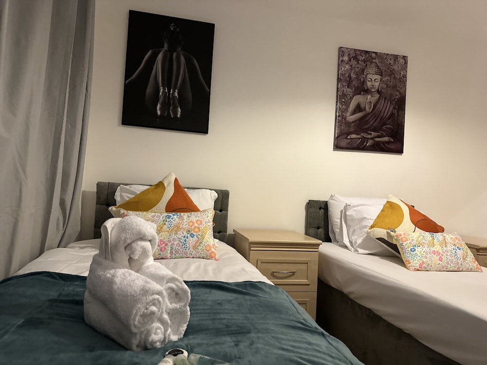 Luxurious 2-bed Apartment in Maidstone Kent view 3