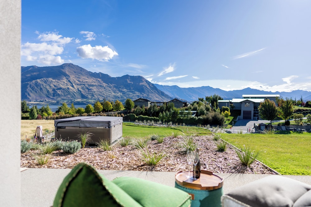 Ridgecrest - Lake Views - Sleeps 12