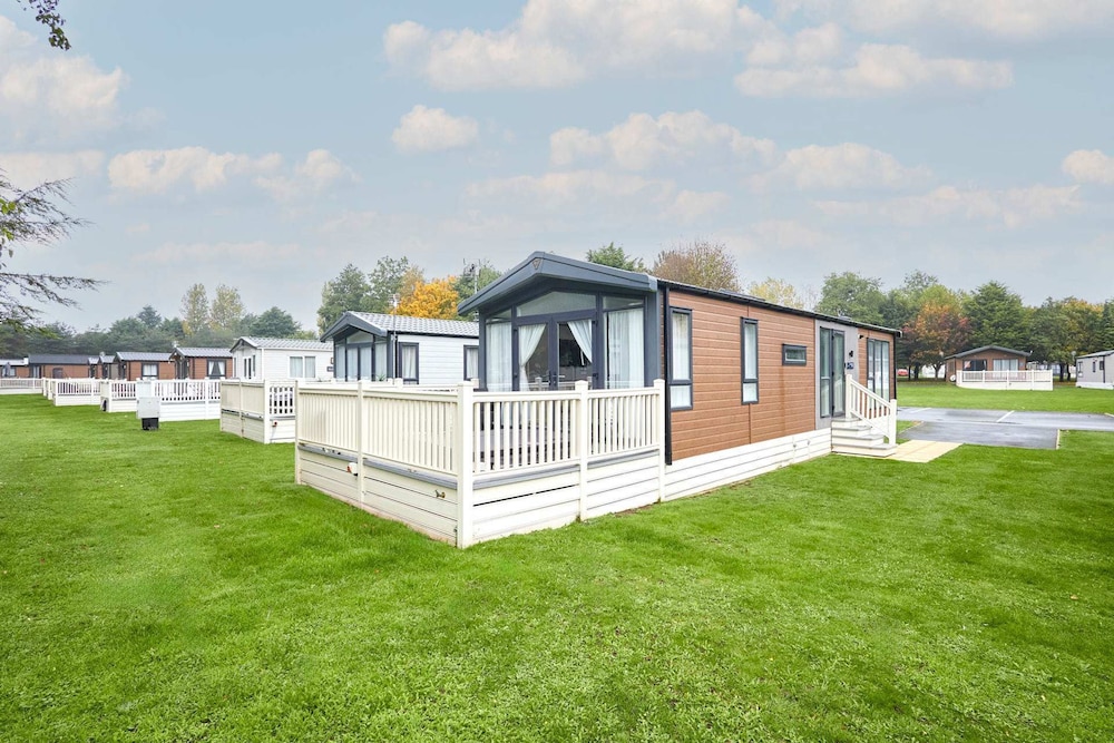 Host Stay Falconers Lodge