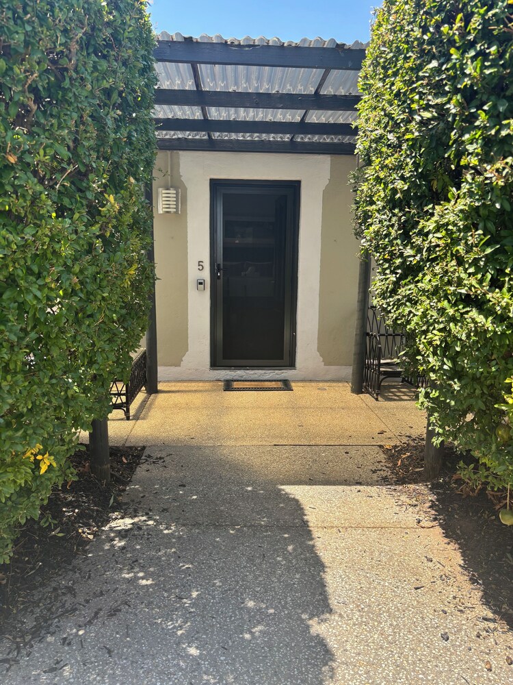 Pirathon Country Estate