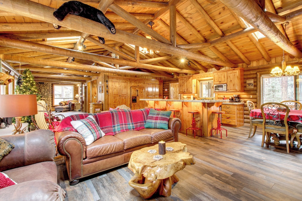 Near Fishing & Hiking: Pinetop Log Cabin w/ Deck!