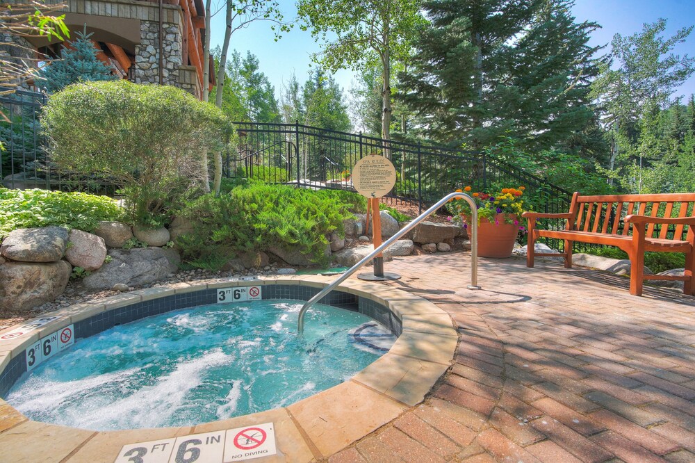 Beautiful Mountain View 2br Condo - Ski-in/out 2 Bedroom Condo