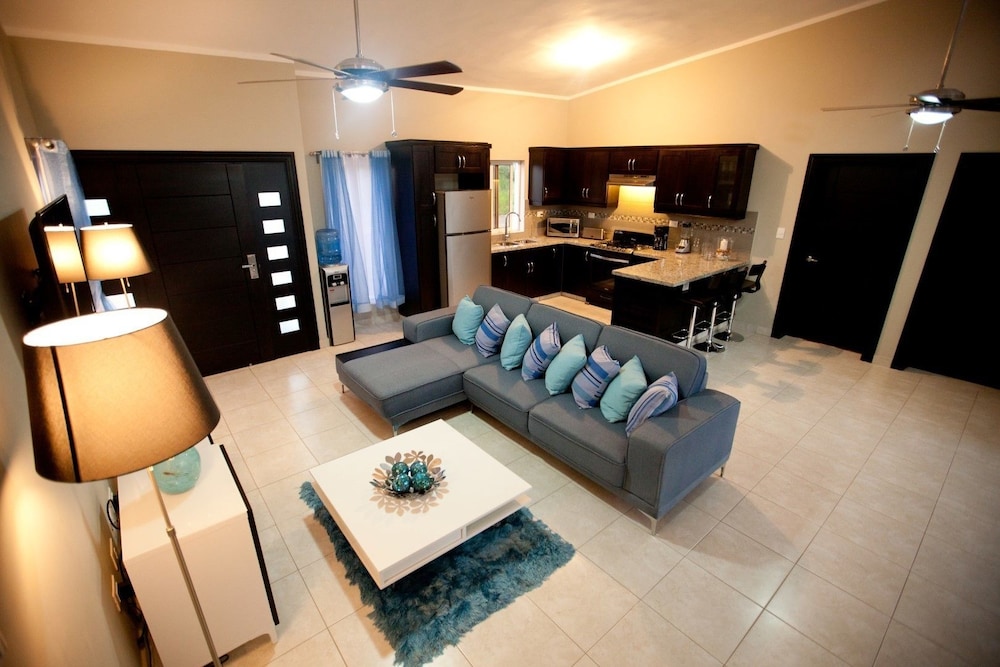 Stylish 3 bedroom w/ covered BBQ area by the pool