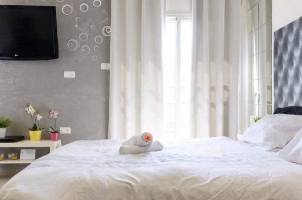 Luxury studio with balcony and parking view 4