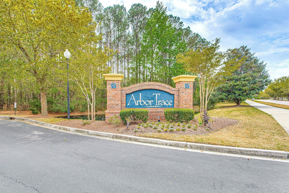 Resort Pool & Golf: Centrally Located NMB Retreat!