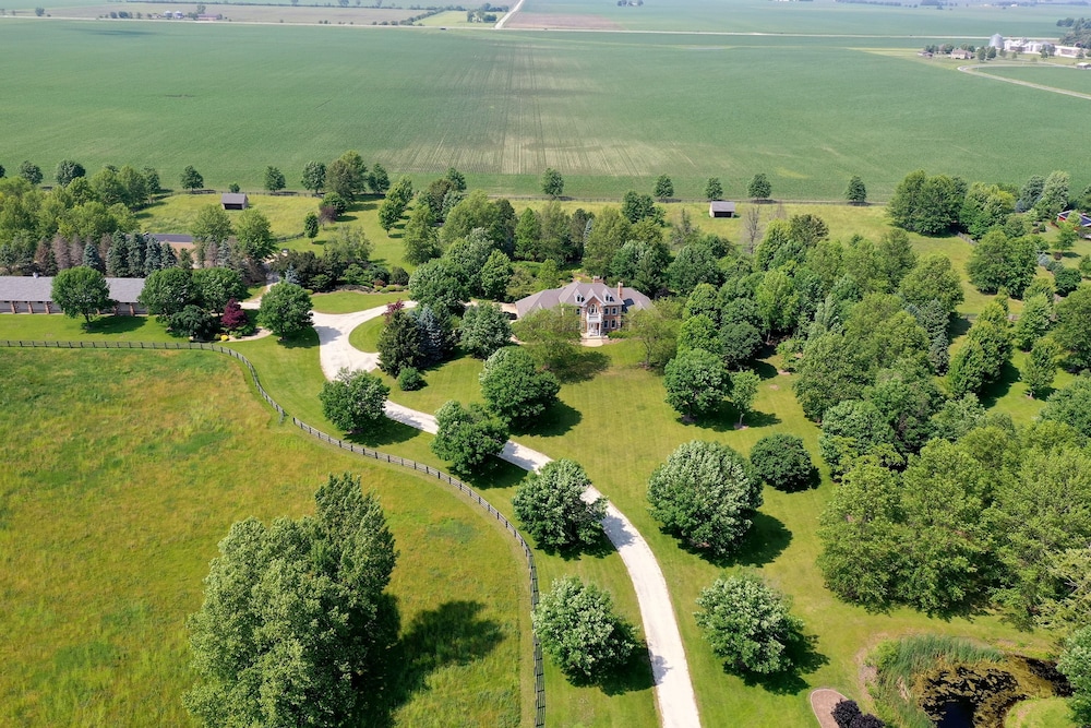 Private Riverbank 27-acre Estate 1 hr From Chicago