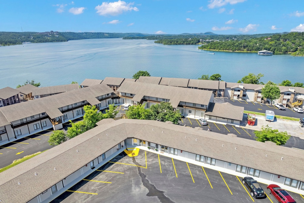 Cozy Kimberling City Condo on Table Rock Lake! view 4