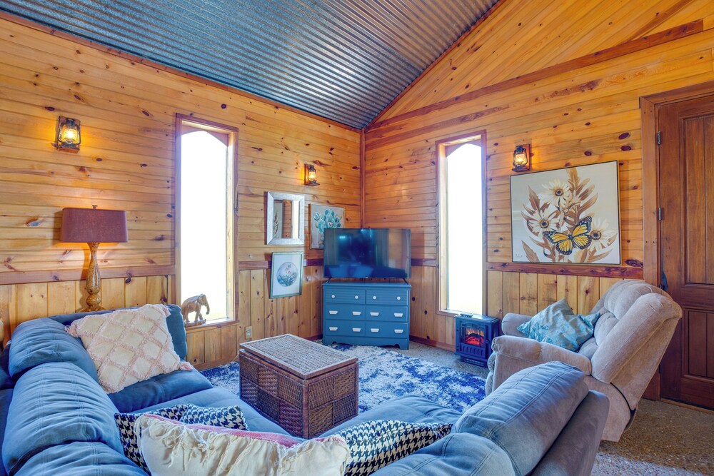 Indoor Pool & Boat Ramp: Lake Tawakoni Group Gem