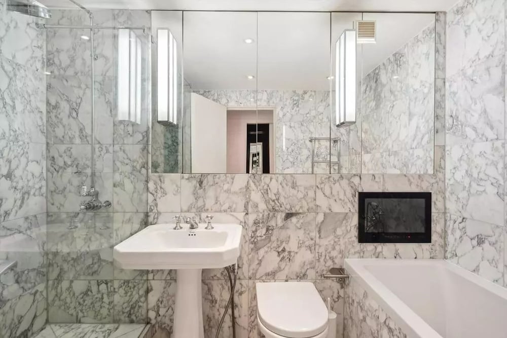 Luxurious 3-bed 2-bath Apartment in Belgravia