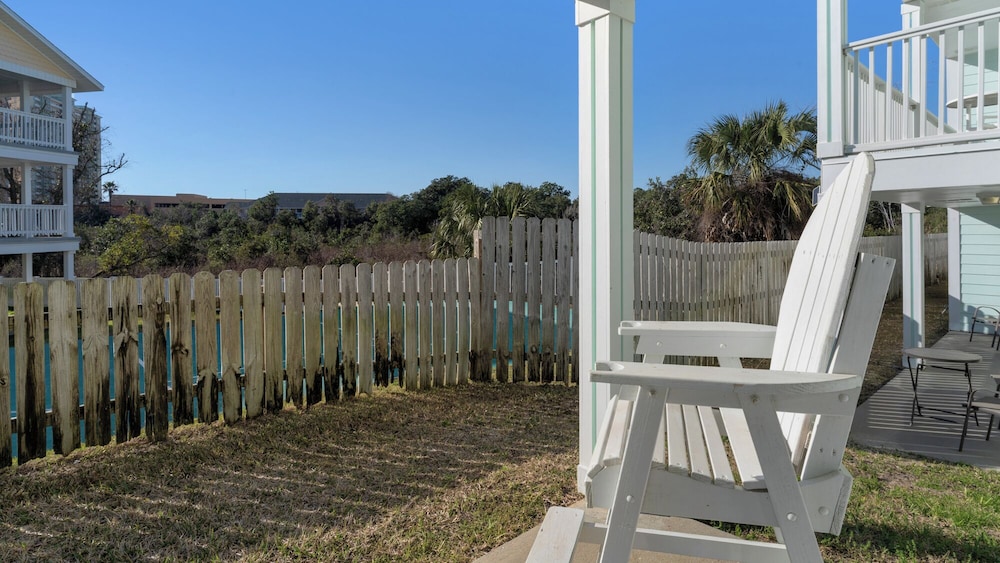 Beachside Stay w/ Pool & Beach Access + Free Attraction Tickets!