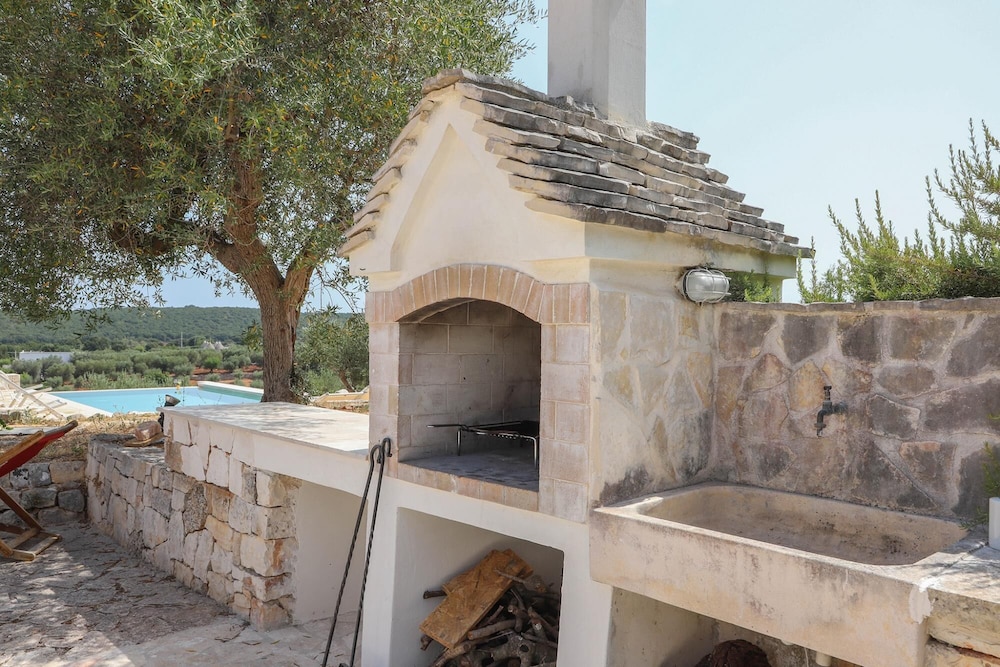 TD Trulli Terralta Panoramic Pool Over Countryside view 4