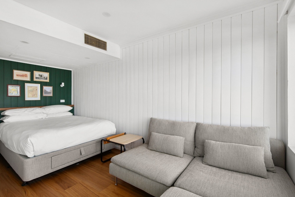 Stylish Studio in the Heart of Newtown With Pool