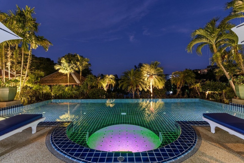 Famous Baan Bua Luxury Estate V238