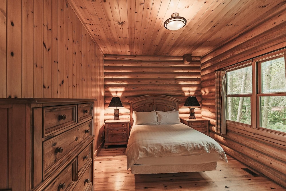 Harfang 51 - Stunning log Cottage With Private hot tub Pool and Scandinavian dry Barrel Sauna