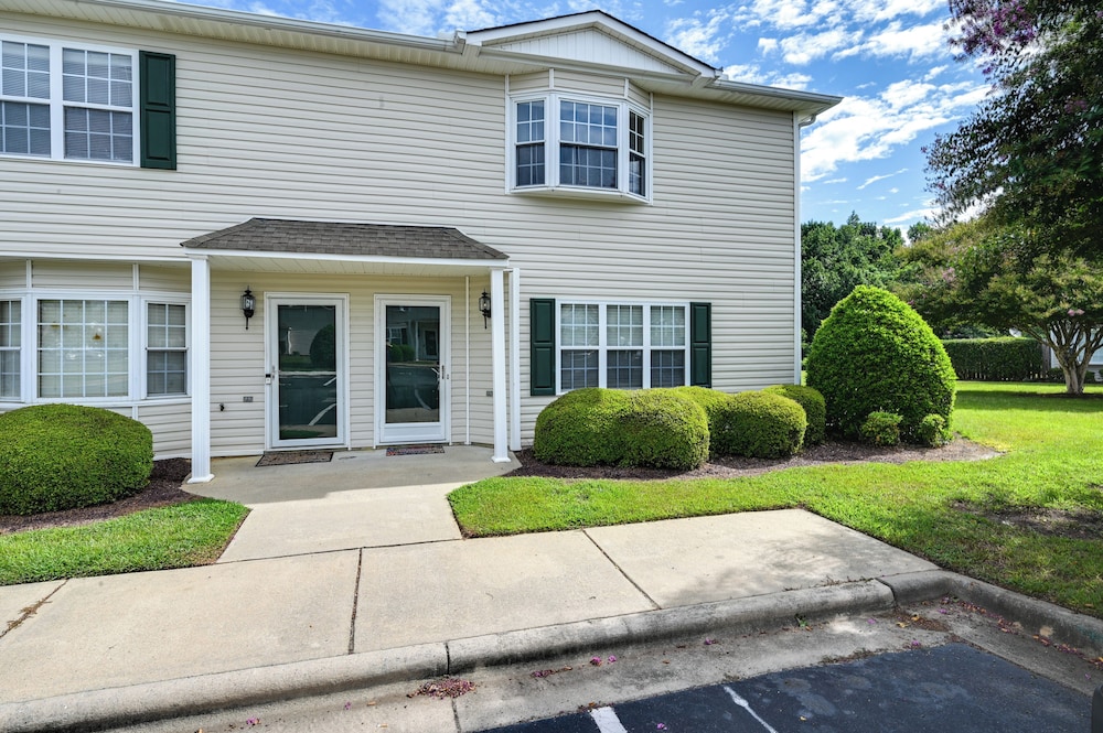 6 Mi to Med District: Greenville Home w/ Yard