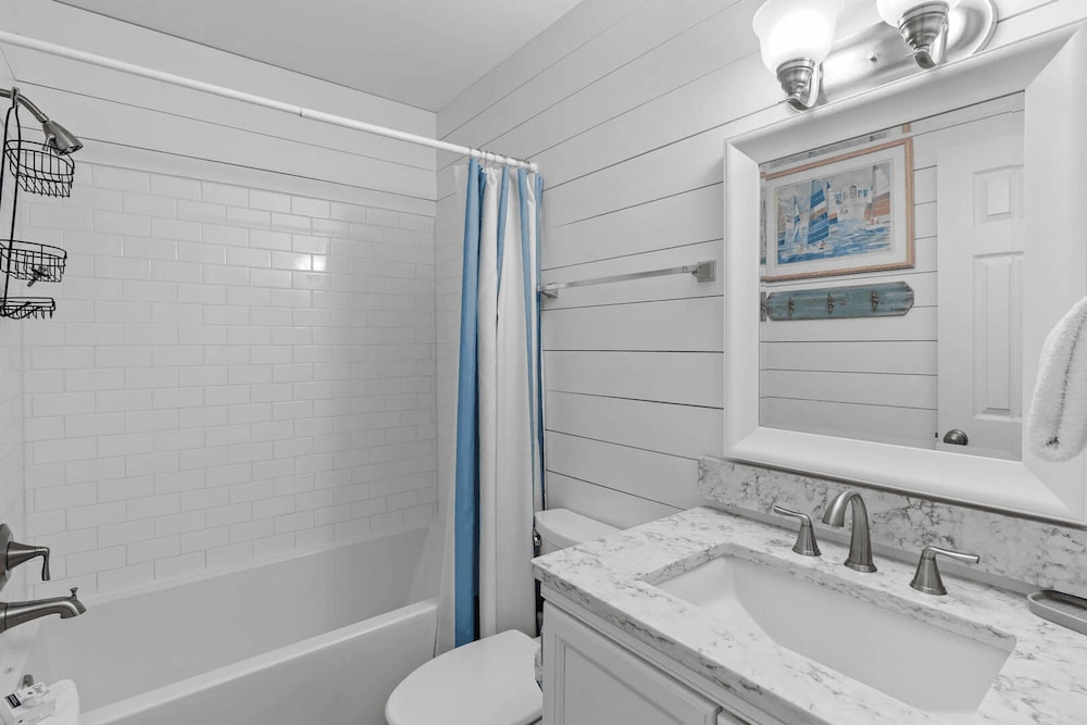 Blue Marlin by Avantstay Beachfront w Views Pool Access Beach Chairs