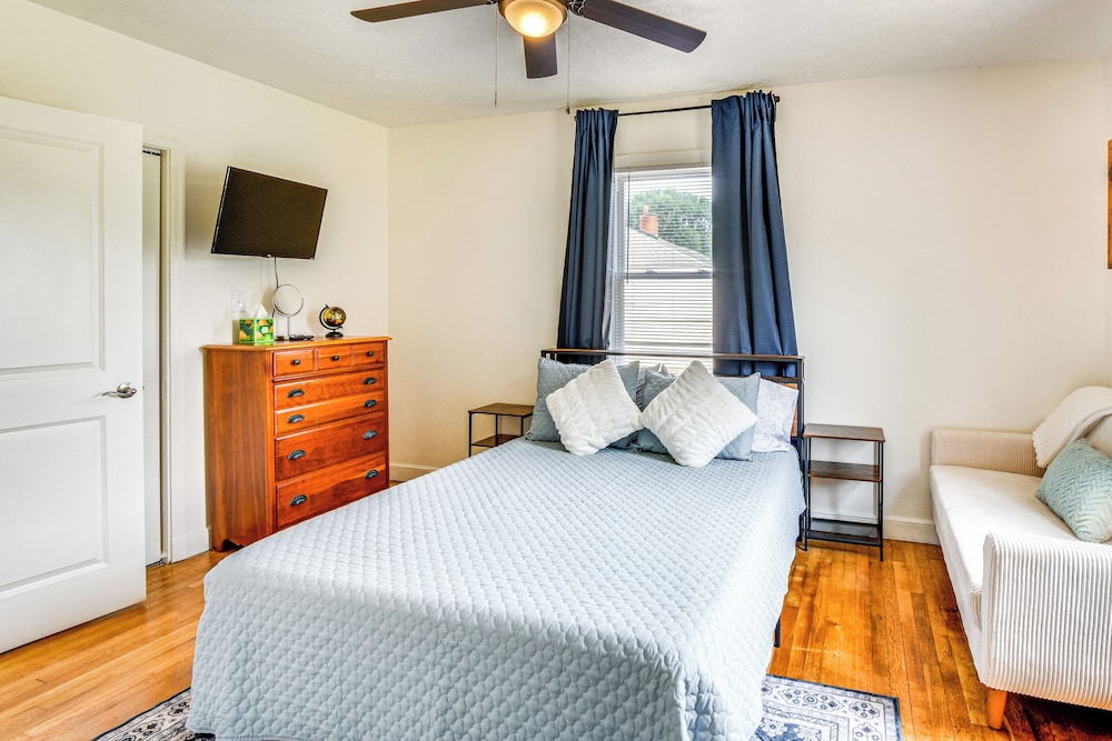 4 Mi to Clemson : Pet-friendly Seneca Cottage